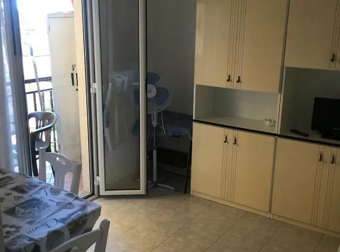 Casa Tiziana 2 Camere, Sala, Cucina, Terrazzo * 文蒂米利亚